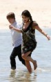 /album/sess%c3%a3o%20de%20fotos%20com%20kim%20kardashian%20nas%20bahamas/normal-kim-justin-061310-11-jpg/